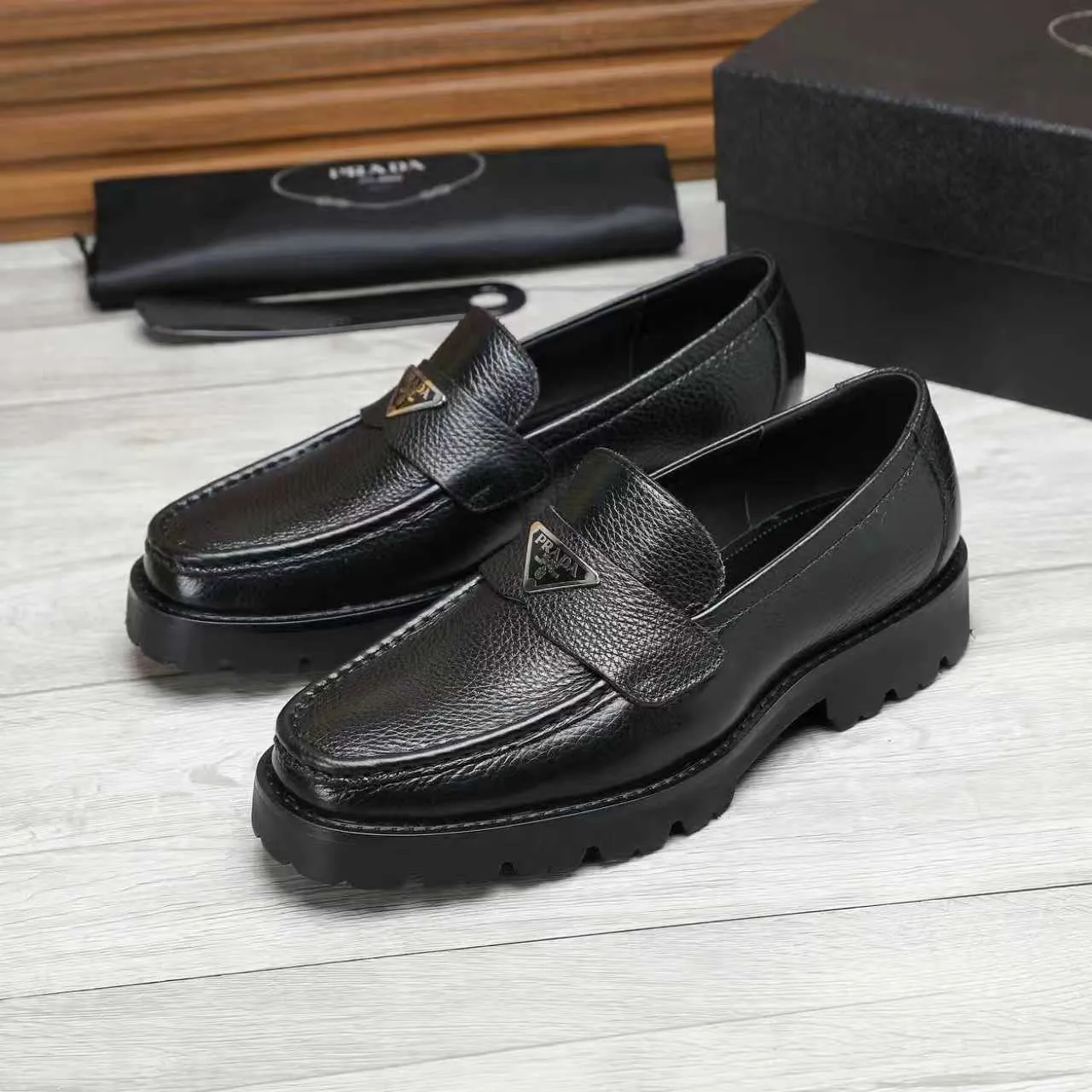 Men's shoes 💰540 💰💰🎩🎩【Prada】Counter 1:1⬆️original reproduction, absolute quality🆗original outsole, high-quality imported rubber, wear-resistant and non-slip, never degummed, upper material: imported first-layer cowhide➕anti-slip foam outsole, official website material, inner material: water-dyed leather lining, 6 colors available! Code number 38-45